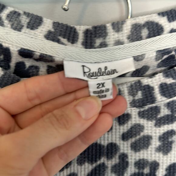 Roudelain Womens Leopard Print Pajama Top Plus Size 2X Gray Comfortable Cozy - Picture 2 of 6